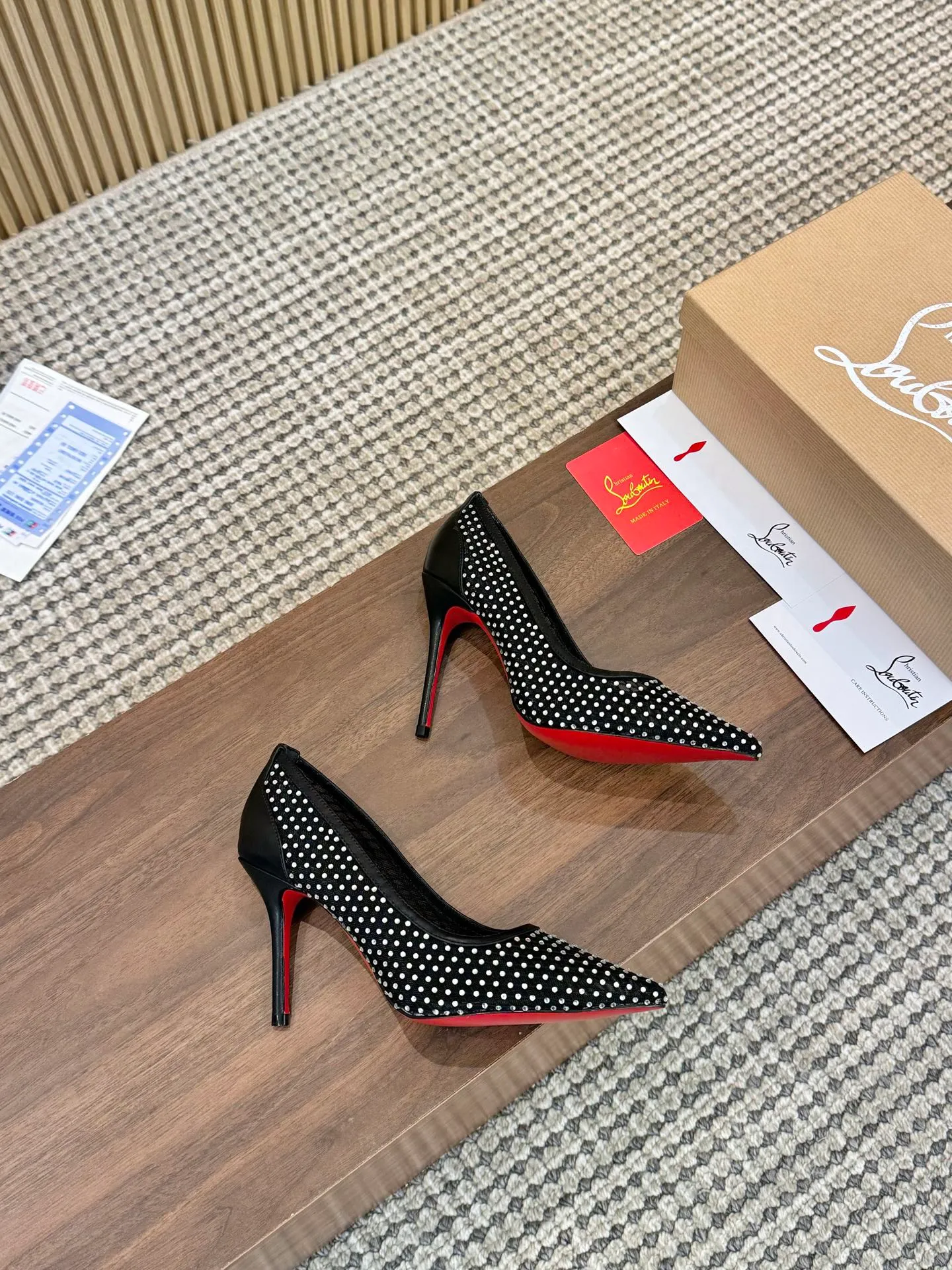 👟👟Ex-factory price 440👟👟 Genuine leather sole +40 Year-round shipment💝Christian Louboutin CL👠 Classic "💎Cow Patent Leather💎Series" noble and luxurious, real blingbling✨ Real materials, all customized by the pattern maker, and the materials are made of original customized materials, achieving the taste of the original 6 color options💍 Upper: imported 👉cow patent leather💪 lining: sheepskin foot pad/lining code number: 34-40.41.42 heel height: two options: 10.5cm and 8.5cm